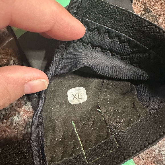 Women’s Under Armour radar batting gloves size xl - Picture 8 of 9